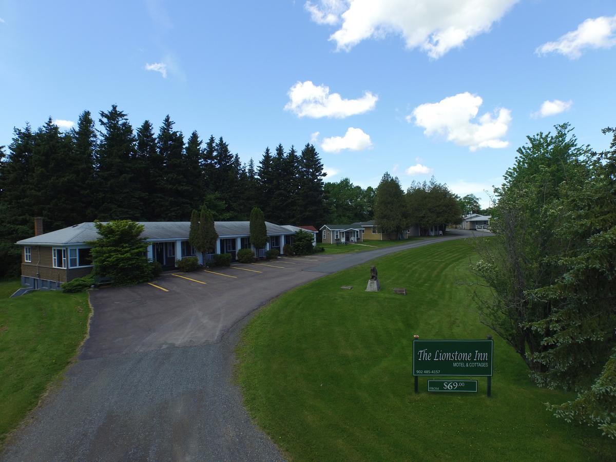 Lionstone Inn Motel & Cottages ピクトゥー エクステリア 写真