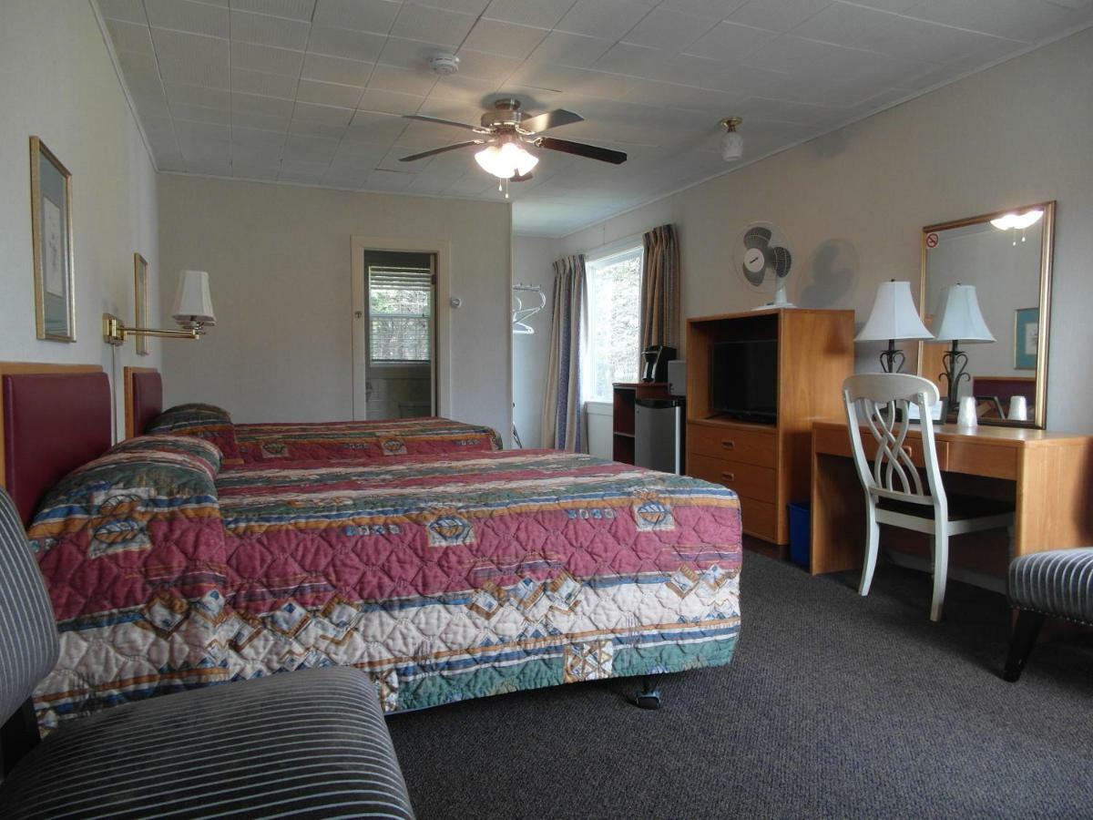 Lionstone Inn Motel & Cottages ピクトゥー エクステリア 写真