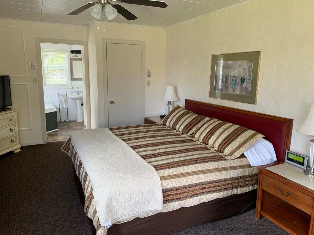 Lionstone Inn Motel & Cottages ピクトゥー エクステリア 写真