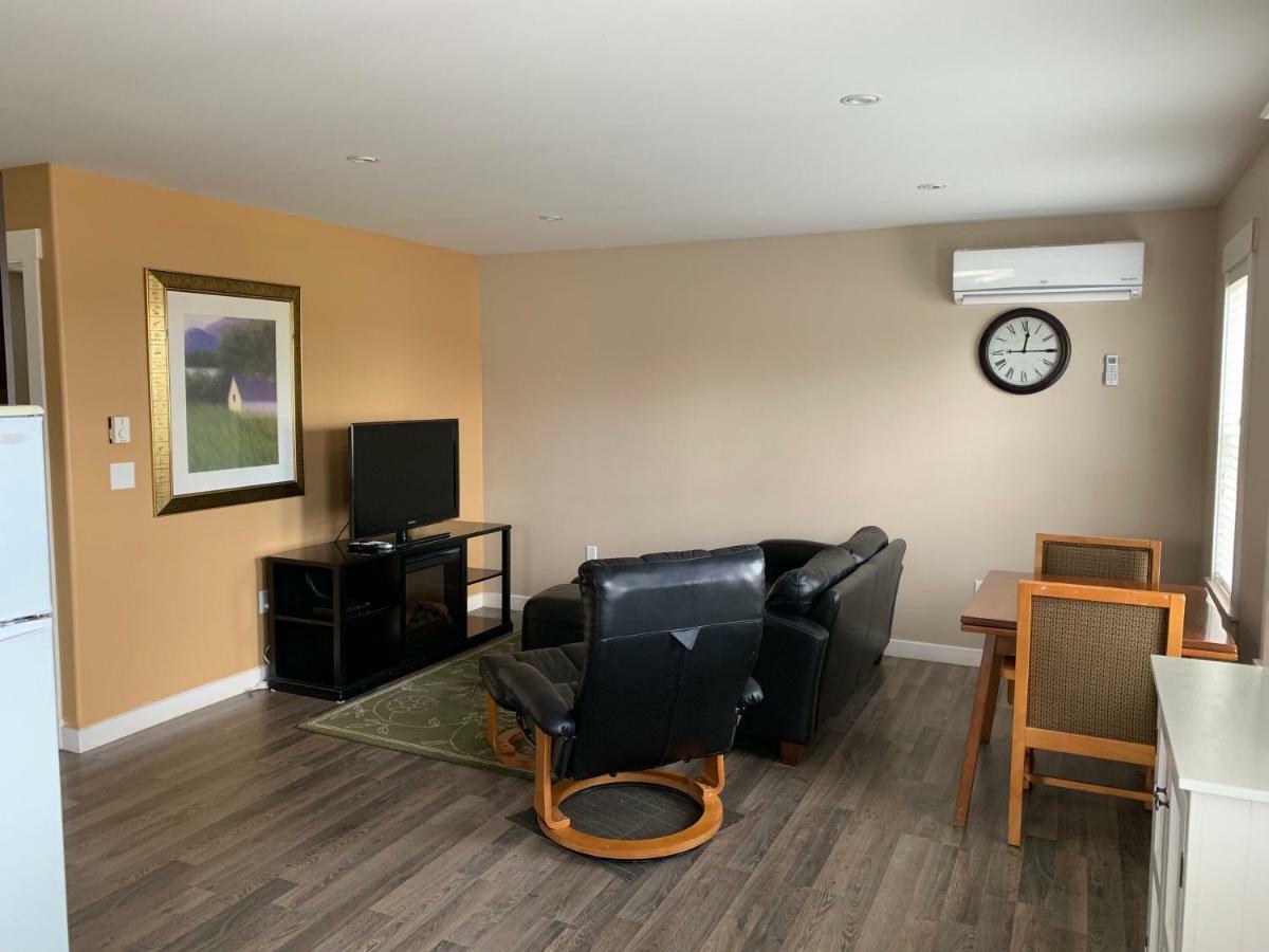 Lionstone Inn Motel & Cottages ピクトゥー エクステリア 写真