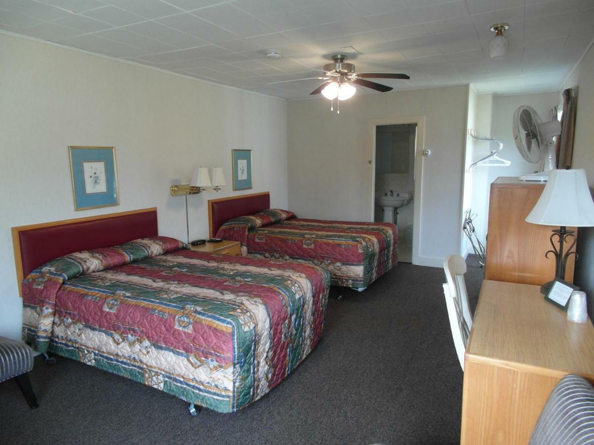 Lionstone Inn Motel & Cottages ピクトゥー エクステリア 写真